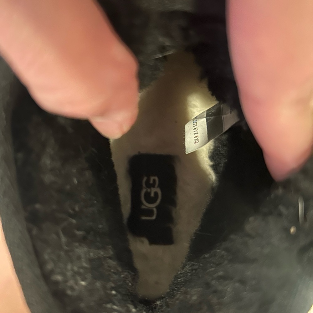 UGGS - Picture 5 of 5